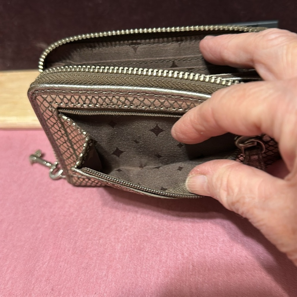 Fossil Wallet - Picture 7 of 8
